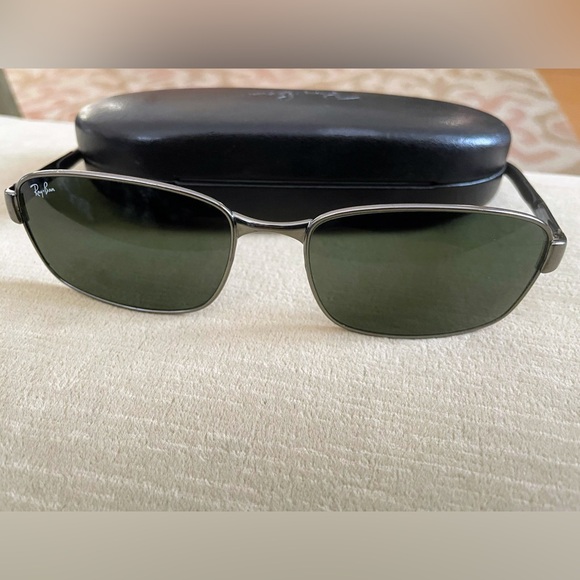 Ray-Ban Sunglasses Silver Frame & Green Lenses vintage R3 3413 Made in Italy